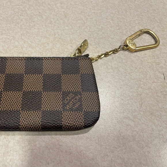 SOLD $3️⃣6️⃣0️⃣ Louis Vuitton Key Pouch Damier Ebene - Picture 4 of 4
